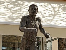 Dragutin Tomašević, prvi srpski maratonac, spomenik u Petrovcu na Mlavi