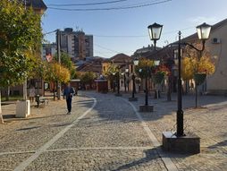 Vranje neutralna Pešačka zona Vranje Pešačka zona u Vranju Šetalište Vranje Šetalište u Vranju Jesen  Lepo vreme Sunčan dan