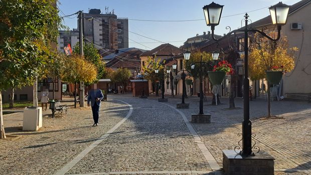 Vranje neutralna Pešačka zona Vranje Pešačka zona u Vranju Šetalište Vranje Šetalište u Vranju Jesen  Lepo vreme Sunčan dan