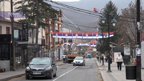 Leposavić, Kosovska Mitrovica, srpske zastave