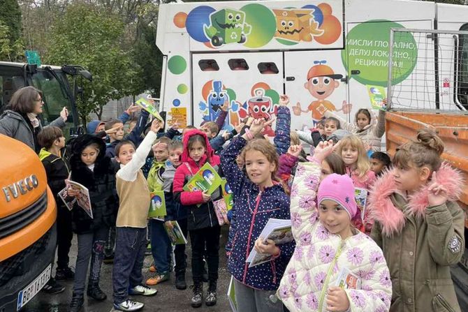 Učenici drugog razreda Osnovne škole "Rade Končar"u poseti pogonu JKP "Gradska čistoća"