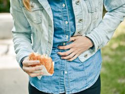 Bolovi u stomaku stomak trovanje hranom tinejdžer dete