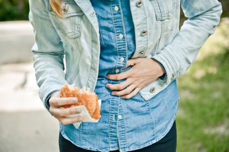 Bolovi u stomaku stomak trovanje hranom tinejdžer dete