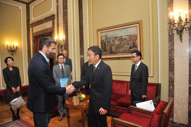 Stari dvor Aleksandar Šapić Stari dvor Aleksandar Šapić