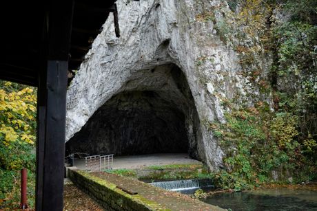 Petnička pećina, Zapadna Srbija Petnička pećina, Zapadna Srbija
