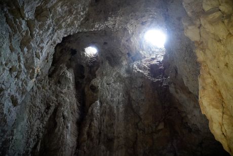 Petnička pećina, Zapadna Srbija Petnička pećina, Zapadna Srbija