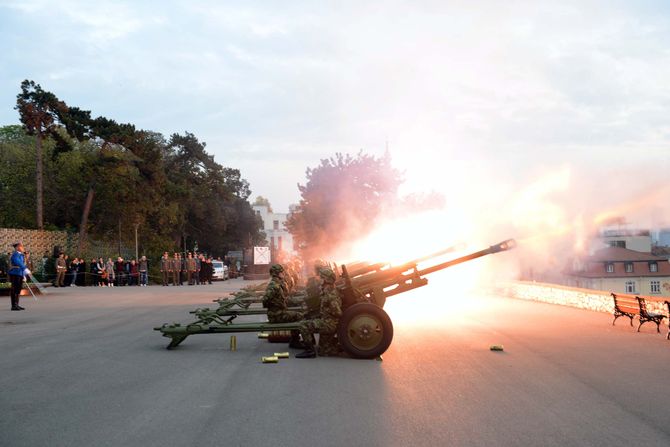 Počasna artiljerijska paljba povodom Dana primirja  Dan primirja garda vojska plotun Kalemegdan