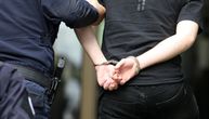 Muškarci iz Valjeva uhapšeni zbog droge i oružja: Policija u stanu pronašla pištolj i 150 tableta