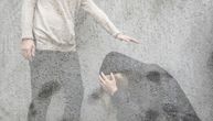 Otac razbijao saksije ćerki o glavu: Jezive scene u Crniču, komšinica u šoku gledala mučenje devojke