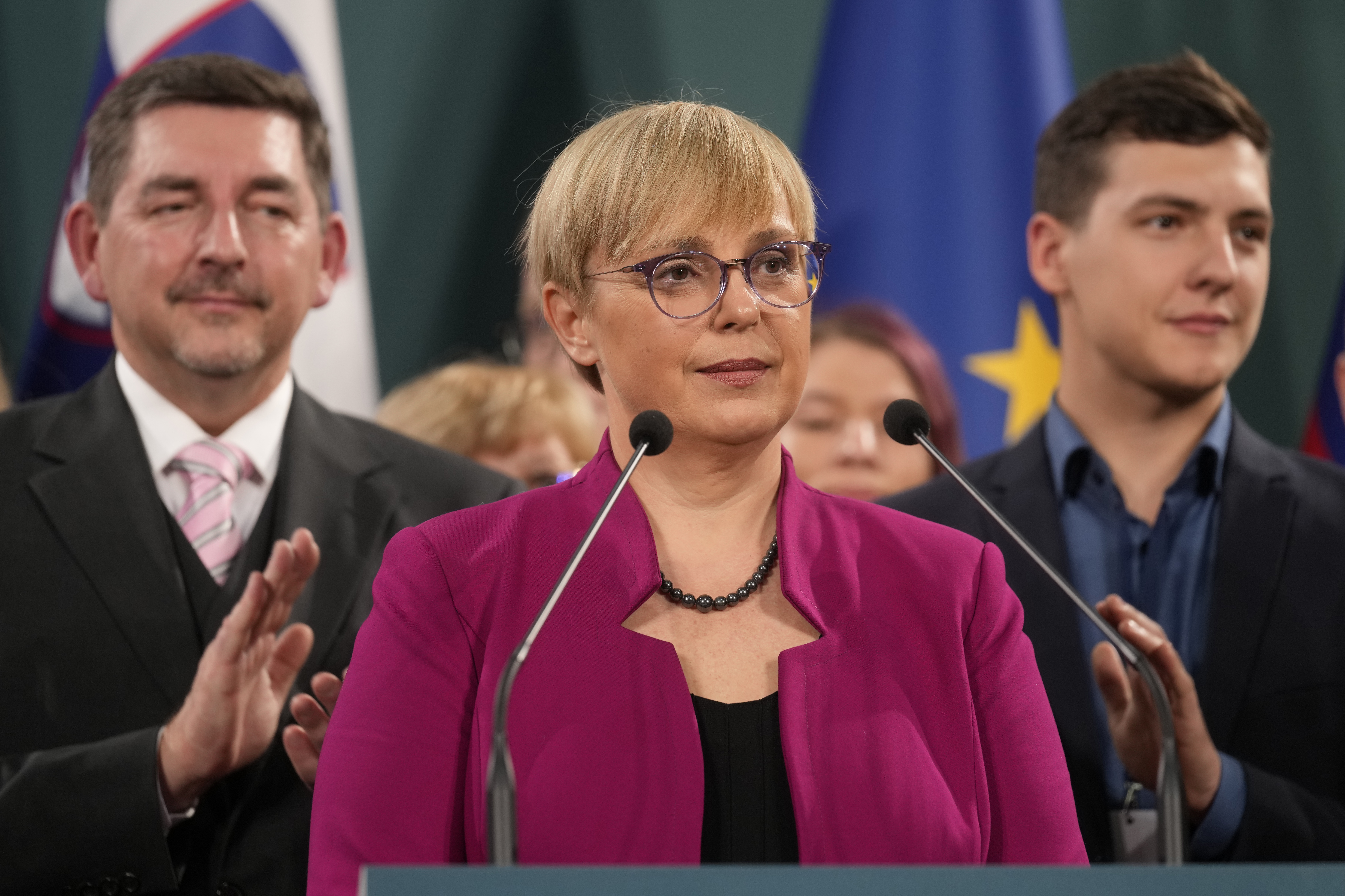 Otkriveno ko je bio u vozilu sa predsednicom Slovenije: Saobraćajka uzburkala političke prilike