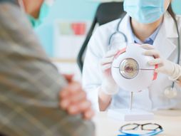 Očni lekat, doktor, oftamolog, pregled, pacijent