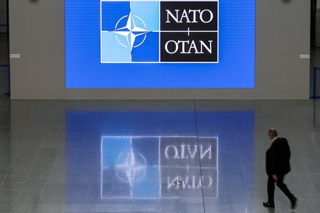 NATO pakt, Brisel