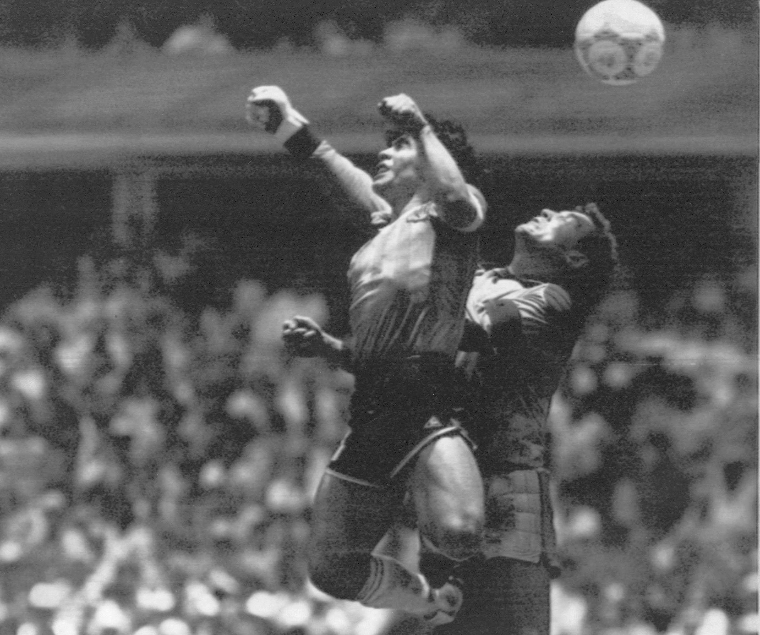 Protada legendarna lopta kojom je Maradona postigao najčuveniji gol u istoriji fudbala za vrtoglavu sumu