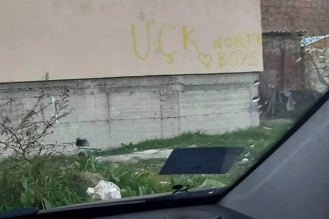 Grafiti UČK Bošnjačka mahala Severna Kosovska Mitrovica