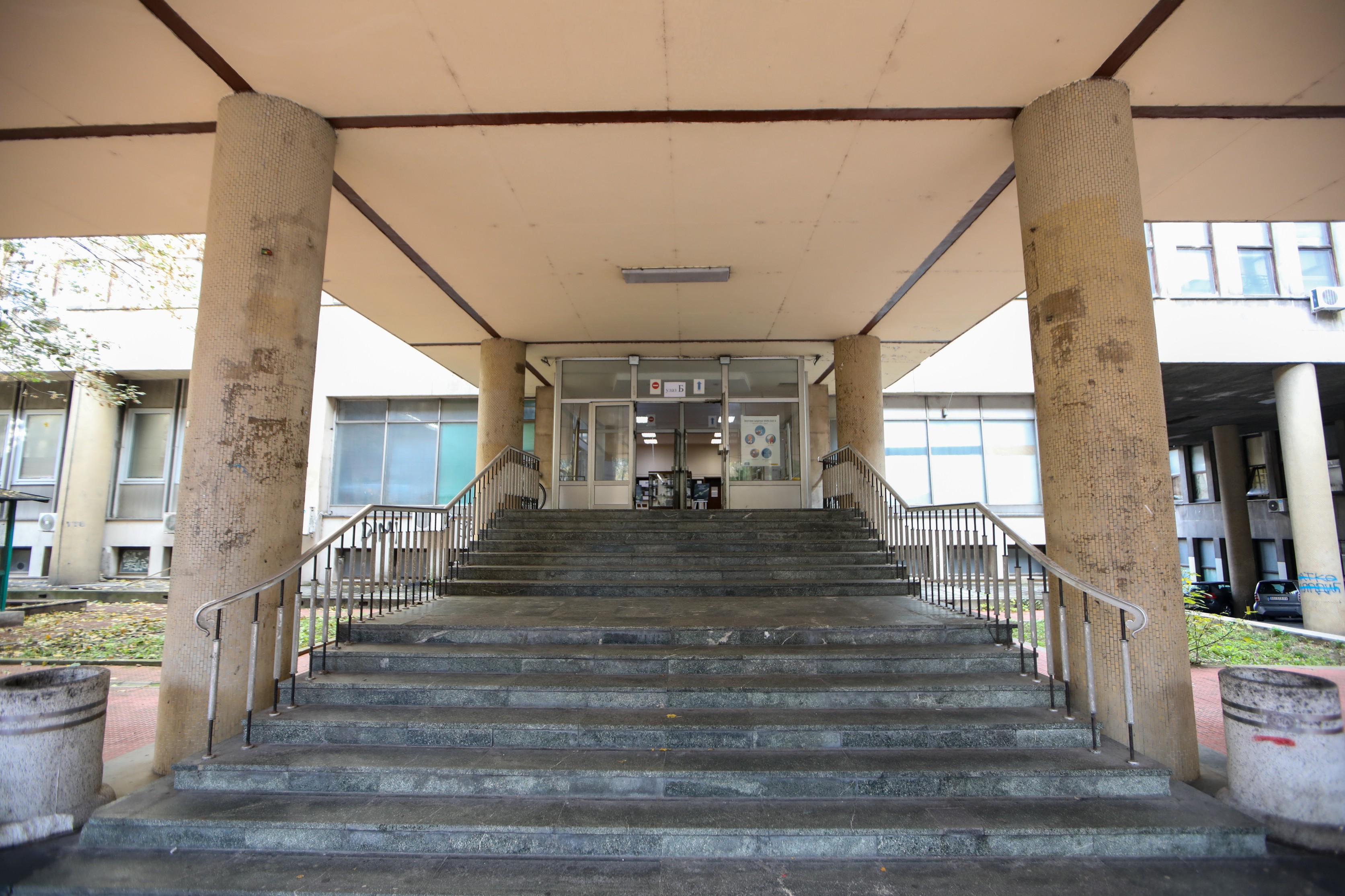 MUP: Policija radi na identifikovanju osoba koje su ispisale grafite na Hemijskom fakultetu