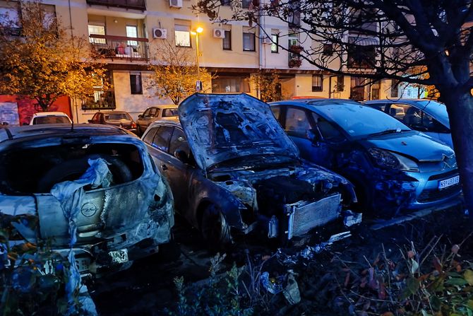 požar, izgoreli automobili, parking, novi sad