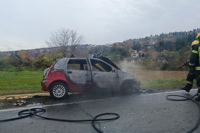 požar, zapaljen automobil, sremska kamenica