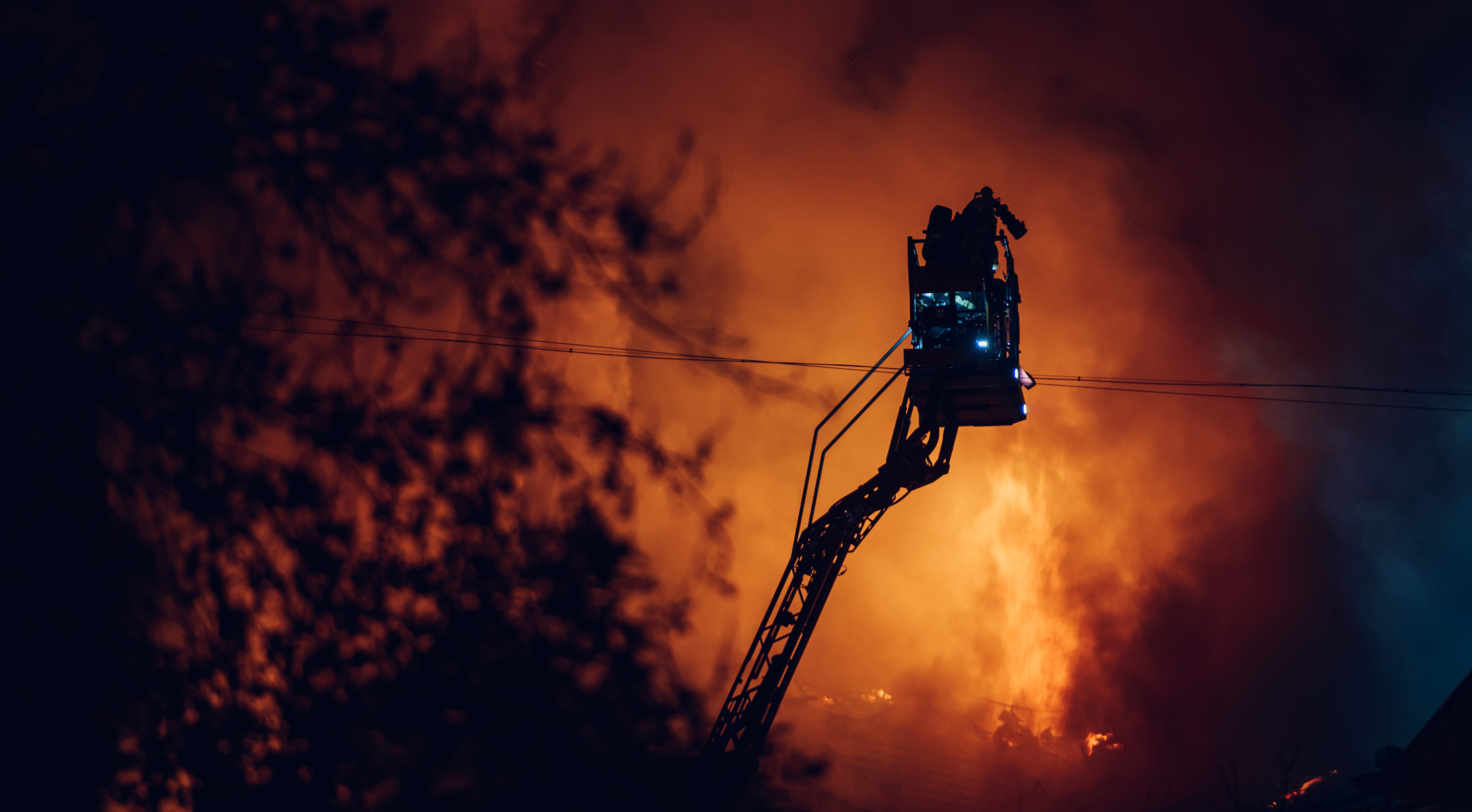 Gori čuveni poslovni kompleks u Tirani: Najmanje 11 povređenih, šteta je ogromna