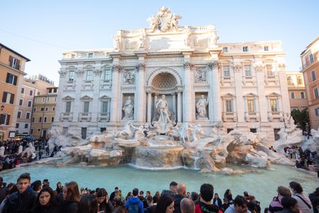 Fontana di Trevi Rim