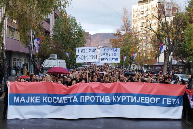 Kosovska Mitrovica, rotest