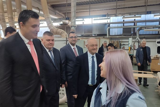 Rade , Basta Rade , Basta