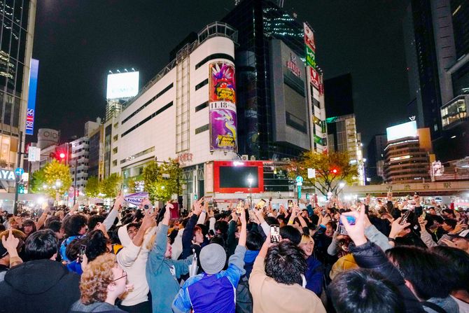 Slavlje japanaca jer su pobedili Nemačku na Svetskom prvenstvu u Kataru