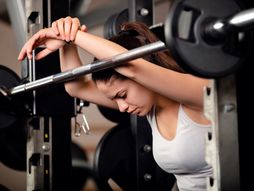 trening, fitnes, teretana, vežbe, vežbanje, umor, premor, pretreniranost