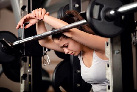 trening, fitnes, teretana, vežbe, vežbanje, umor, premor, pretreniranost trening, fitnes, teretana, vežbe, vežbanje, umor, premor, pretreniranost