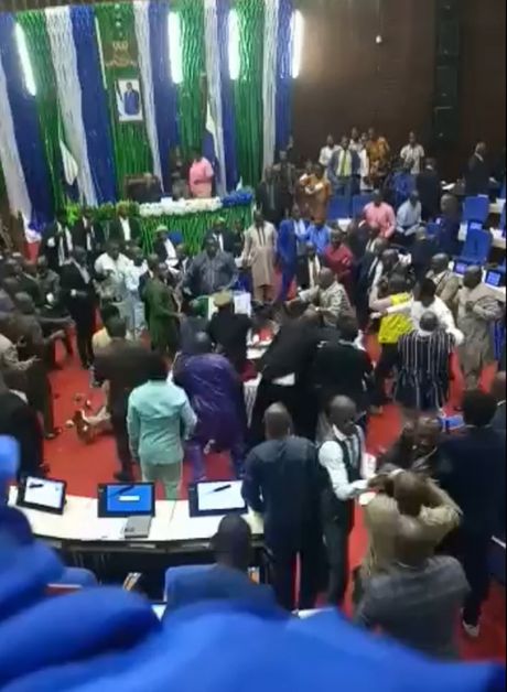 Sijera Leone Parlament tuča