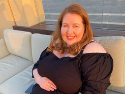 Ange Wakeling, majka trojki