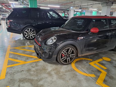 Garaža parkiranje parking mesto za invalide