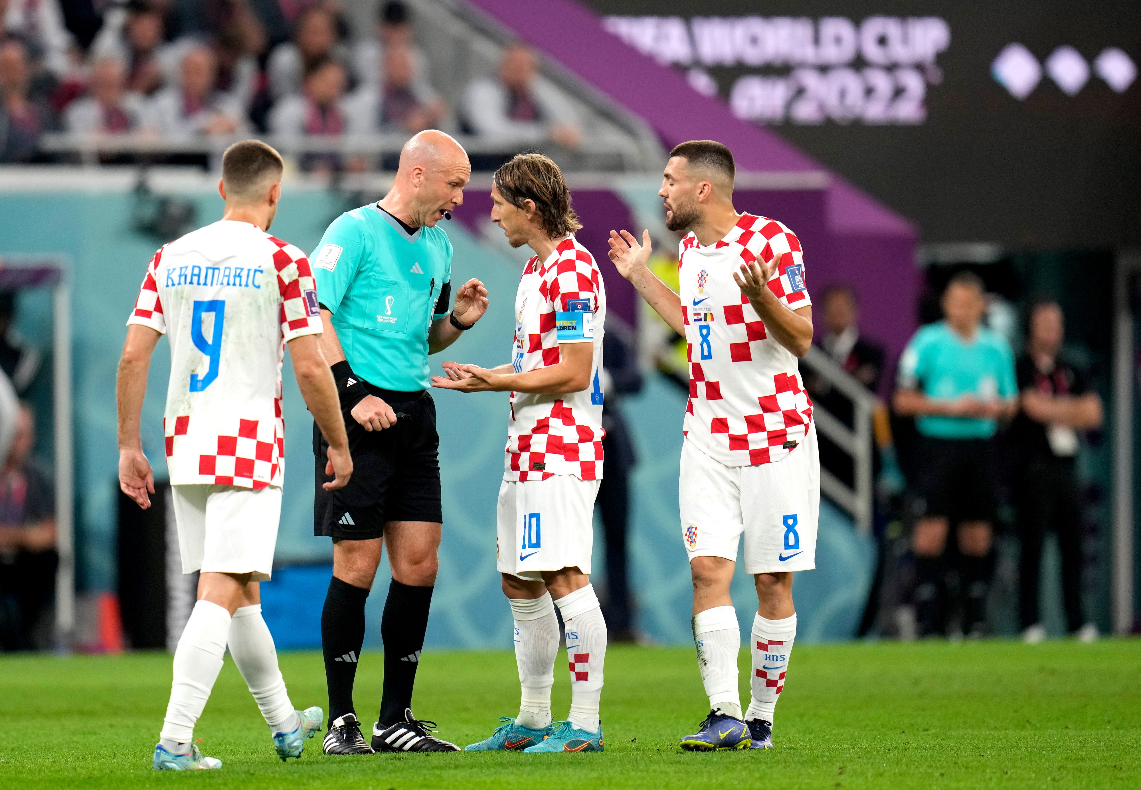 Entoni Tejlor sudi utakmicu između fudbalera Španije i Portugalije na SP