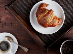 Kroasan, kafa, pecivo, pekara