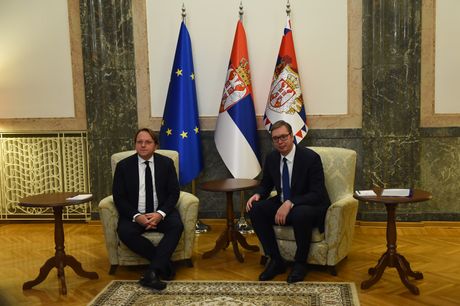 Aleksandar Vučić, Oliver Varheji