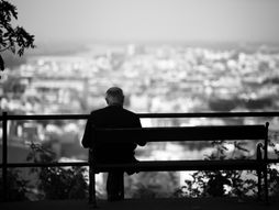 Deda penzioner klupica