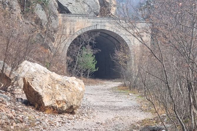 Lepa sela lepo gore, film, tunel