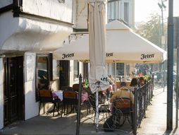 Znak pitanja, kafana