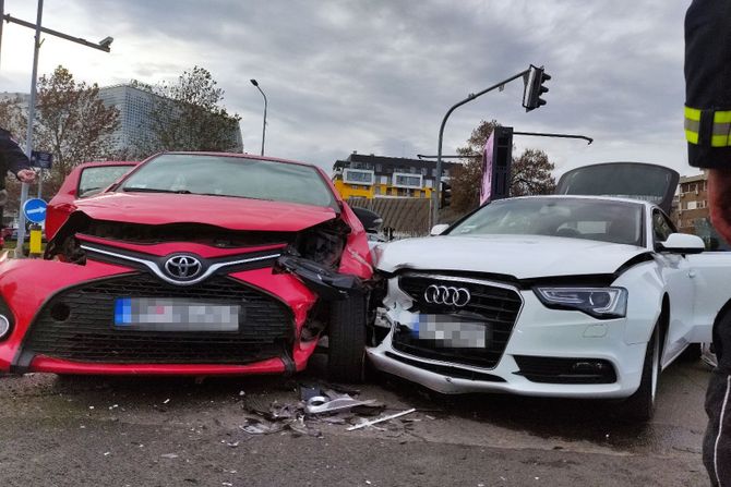 Sudar saobraćajna nesreća Trešnjin cvet Novi Beograd