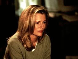 Kim Basinger, Besindžer