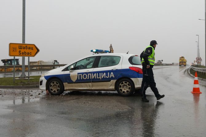 Saobraćajna nesreća, Miodrag Ješić, kružni tok, Ruma, policija, blikada