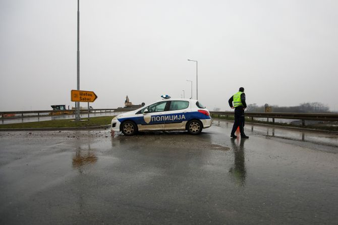 Saobraćajna nesreća, Miodrag Ješić, kružni tok, Ruma, policija, blikada