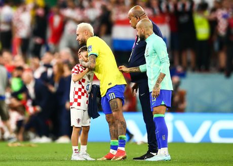 Klinac dete dečak hrvat teši Nejmara Neymar  Svetsko prvenstvo SP Katar Hrvatska - Brazil