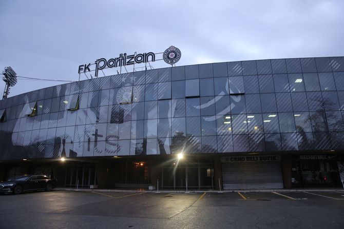 Fk stadion Partizan, Humska, spolja