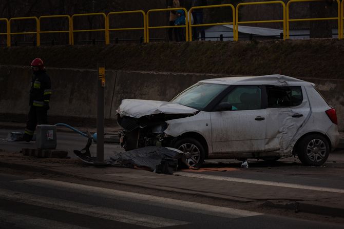 Saobraćajna nesreća slupan auto kola Saobraćajna nesreća slupan auto kola