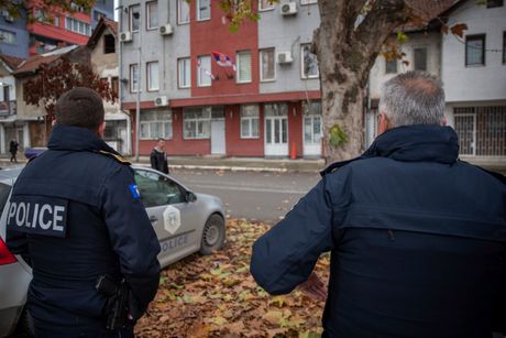 Kosovo Srbija  Severna Mitrovica policija neredi