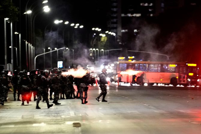 Brazilija Brazil demonstranti Žair Bolsonaro protest