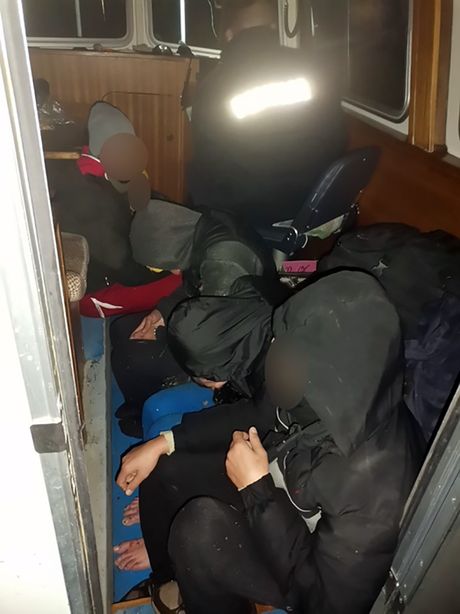 Brodsko-posavski policajci spasili promrzlih šest migranata migranti