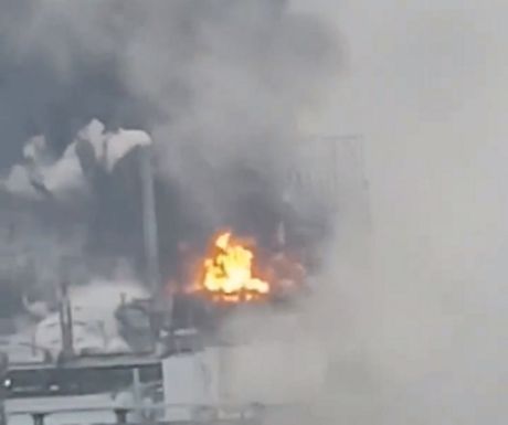 Eksplozija rafinerija nafte Sibir Rusija požar
