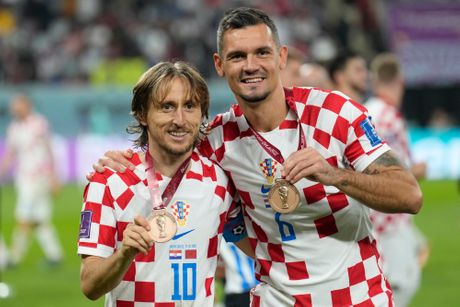 Svetsko prvenstvo SP u Kataru Hrvatska - Maroko fudbalska reprezentacija Hrvatske medalja Luka Modrić i Dejan Lovrrn