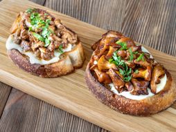 creamy Mushroom Bruschetta  brusketima sa kremastim pečurkama